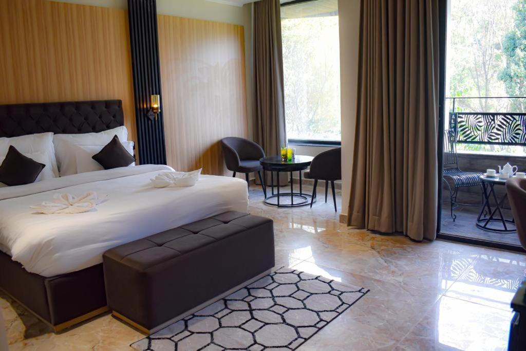 Alpine Hotel And Villas Дармсала Екстер'єр фото